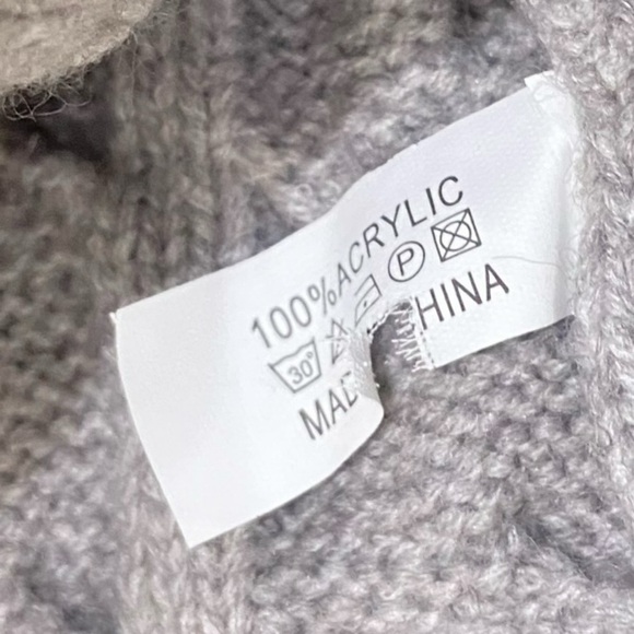 Nwot beige cable knit super-soft hat tan fur Pom Pom one size - Picture 4 of 4